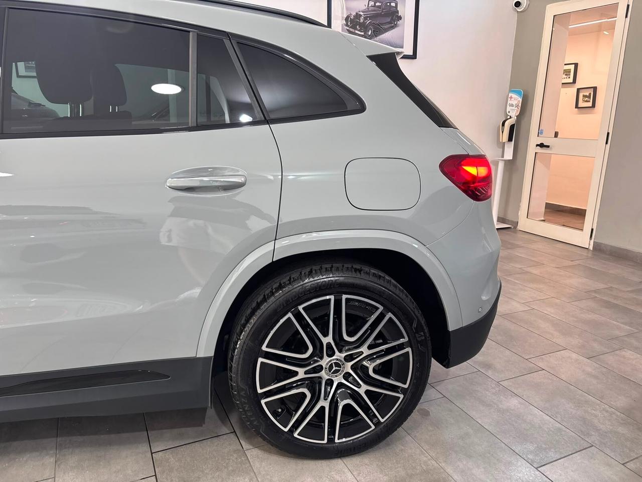MERCEDES-BENZ GLA 200D PREMIUM AMG NIGH-LED