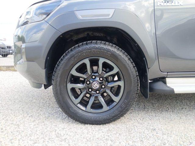 TOYOTA Hilux 2.8 D A/T 4WD 4 porte Double Cab Invincible N1