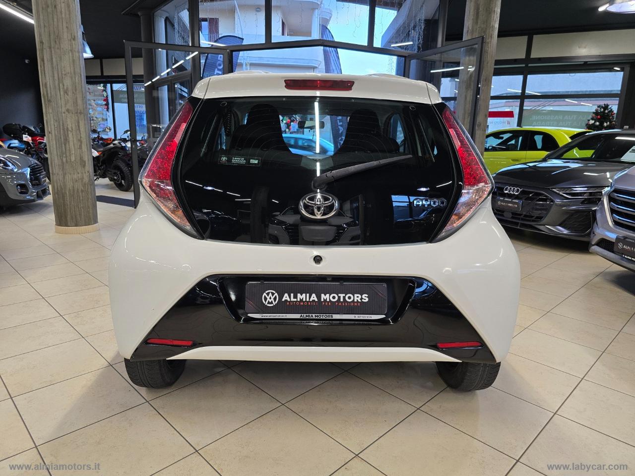 TOYOTA Aygo 1.0 VVT-i 69 CV 5p. x-cool