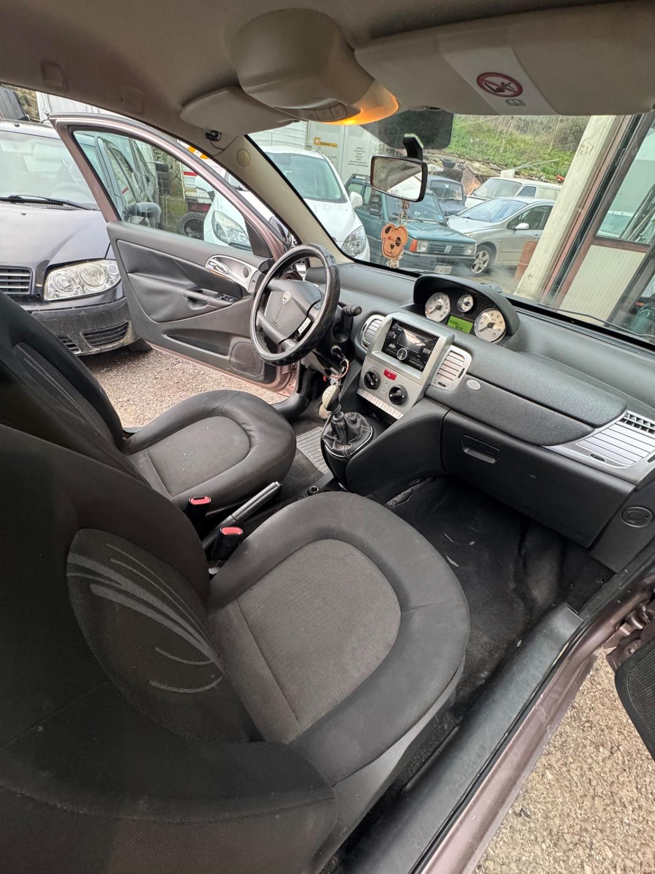 Lancia Ypsilon 1.2 69 CV Platino