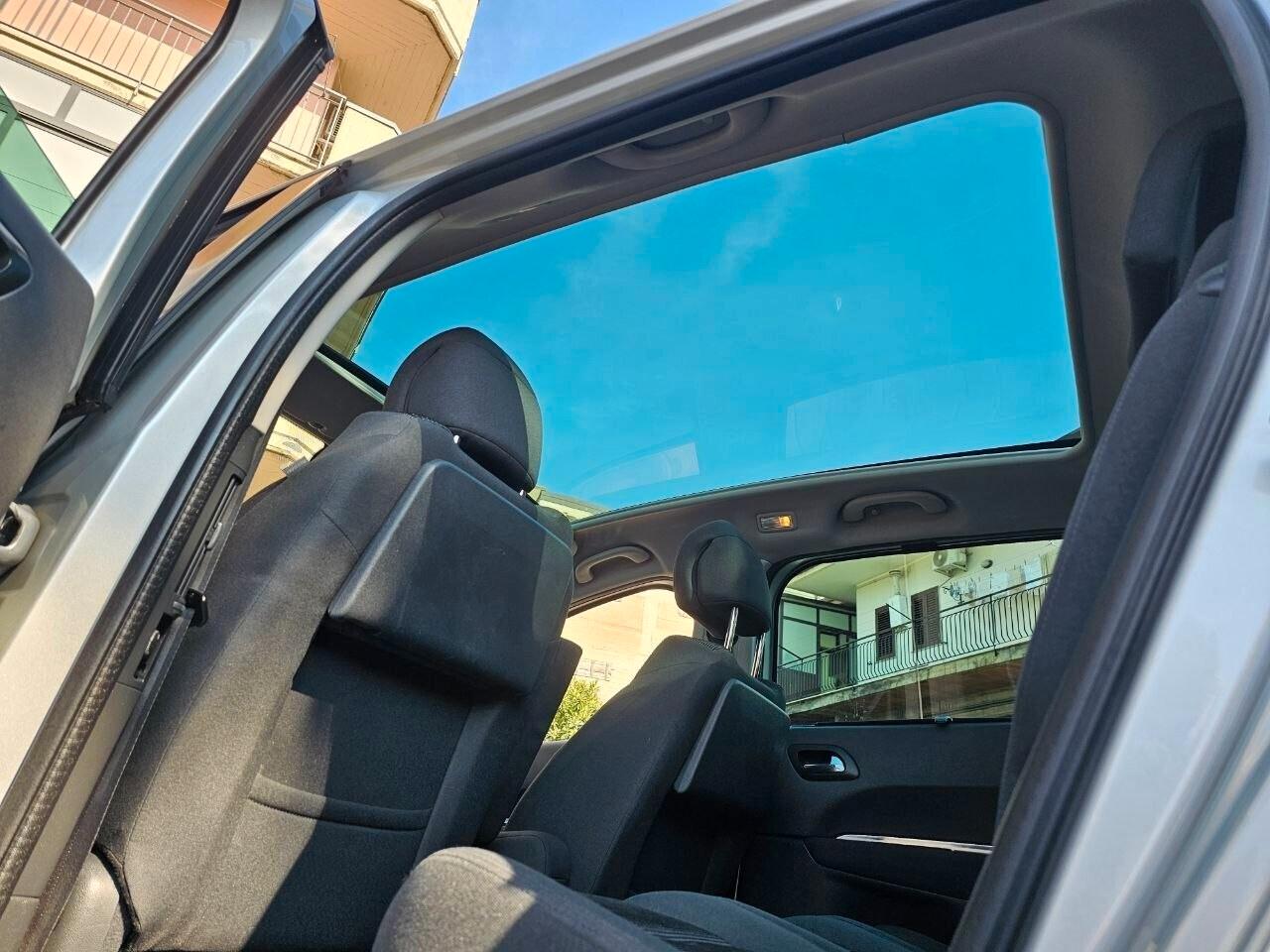 Peugeot 5008 1.6 Diesel Allure 7 Posti – Tetto Panoramico – Navigatore – KM CERTIFICATI