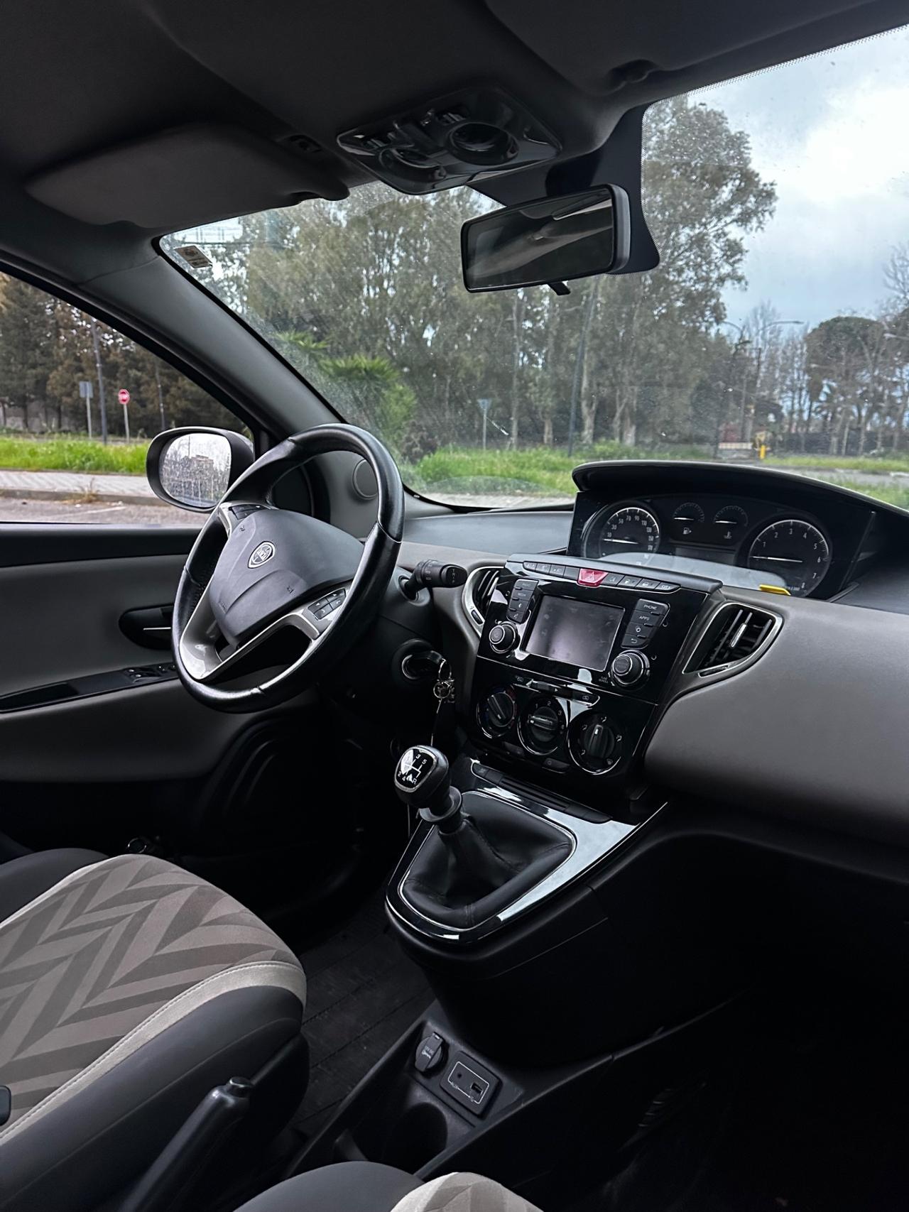 Lancia Ypsilon 1.2 69 CV 5 porte GPL Ecochic Gold