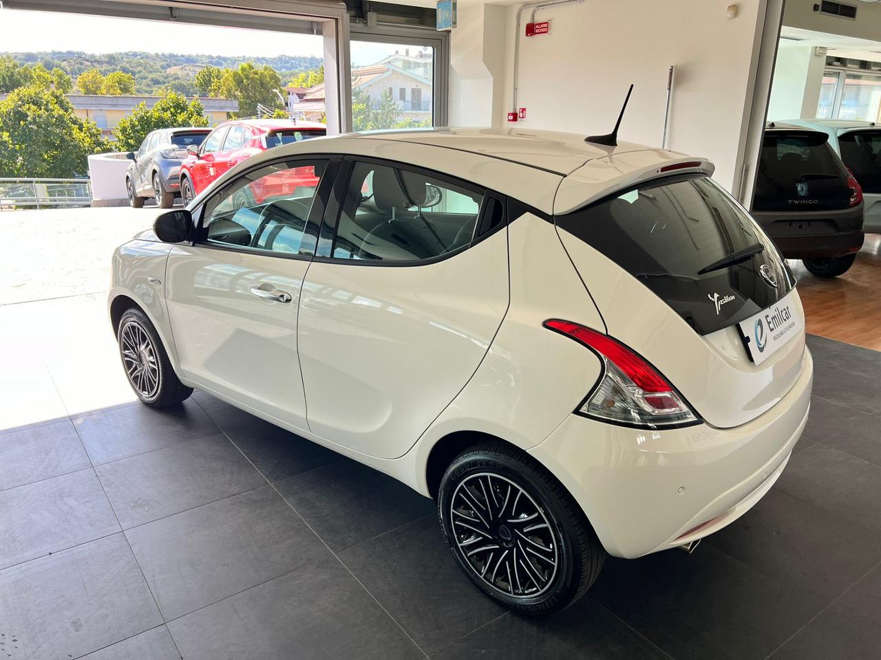 Lancia Ypsilon 1.0 FireFly 5 porte S&S Hybryd Gold