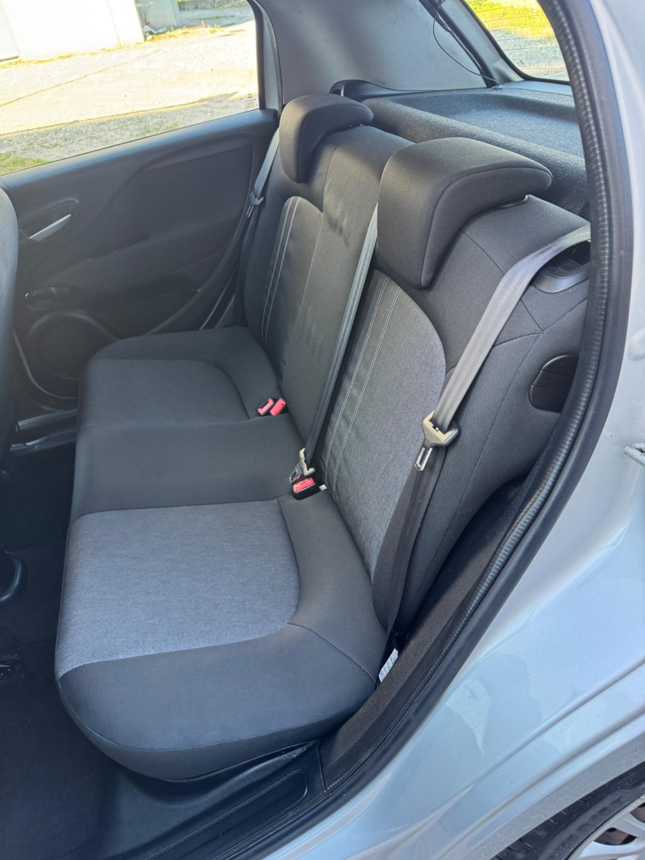 Fiat Punto idonea ai neopatentati gomme nuove