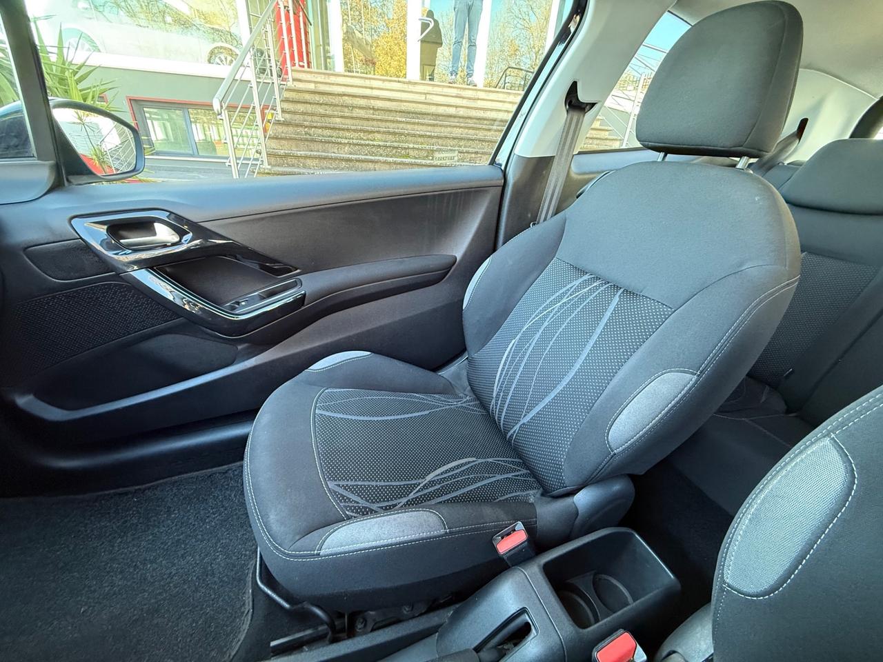 Peugeot 208 1.4 HDi 68 CV 3 porte Allure