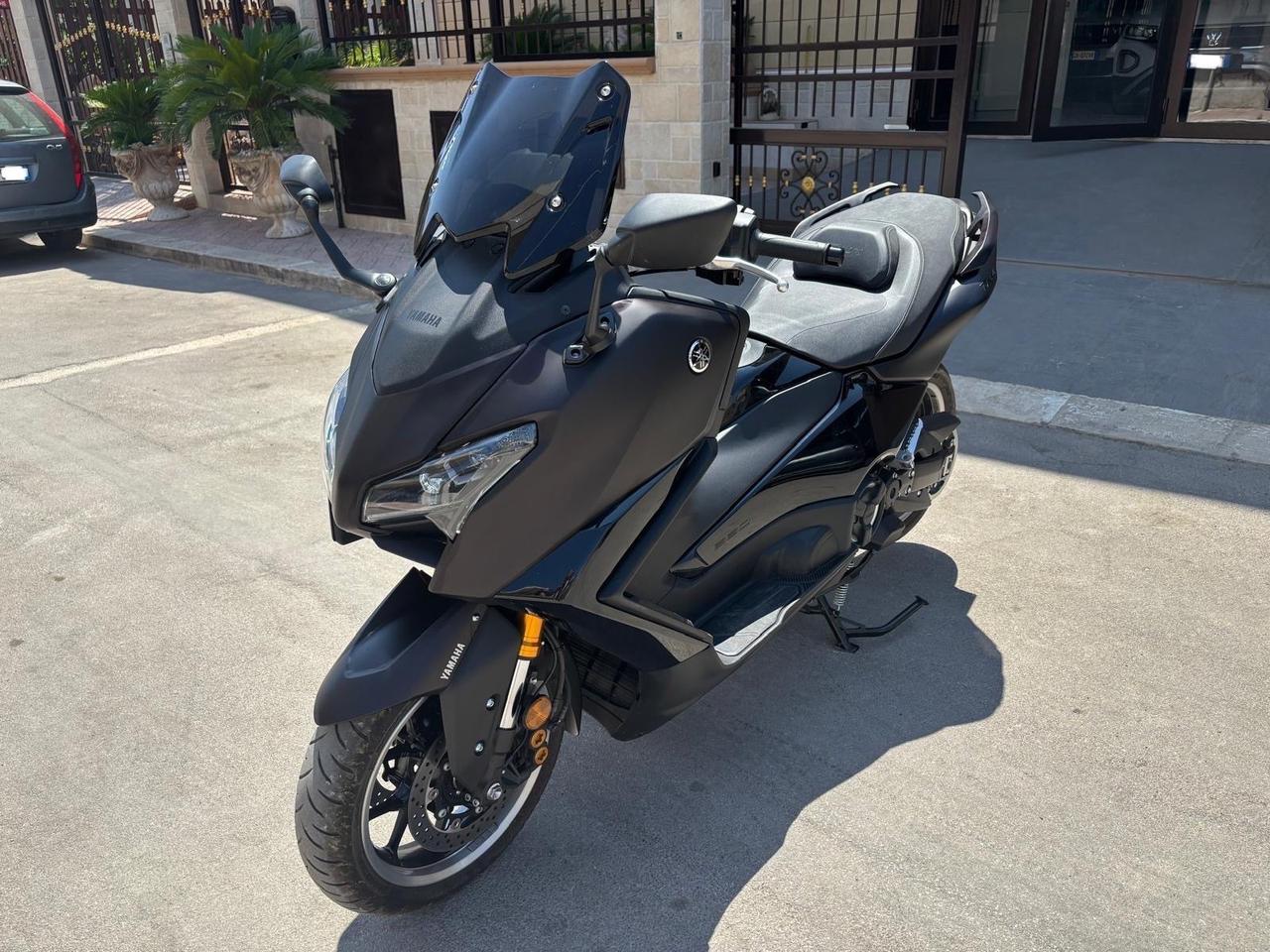 Yamaha T Max 560 TECH MAX DARK MAGMA