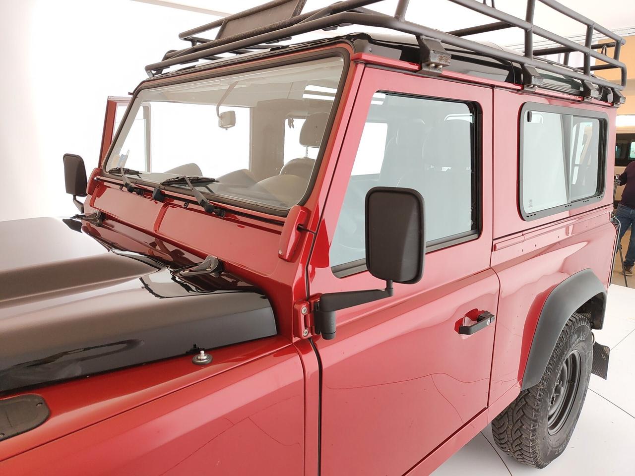 Land Rover Defender 90 2.2 TD4 Soft top N1