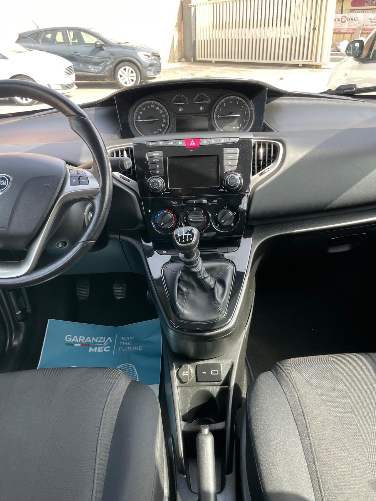 Lancia Ypsilon 1.0 FireFly 5 porte S&S Hybrid Ecochic Gold