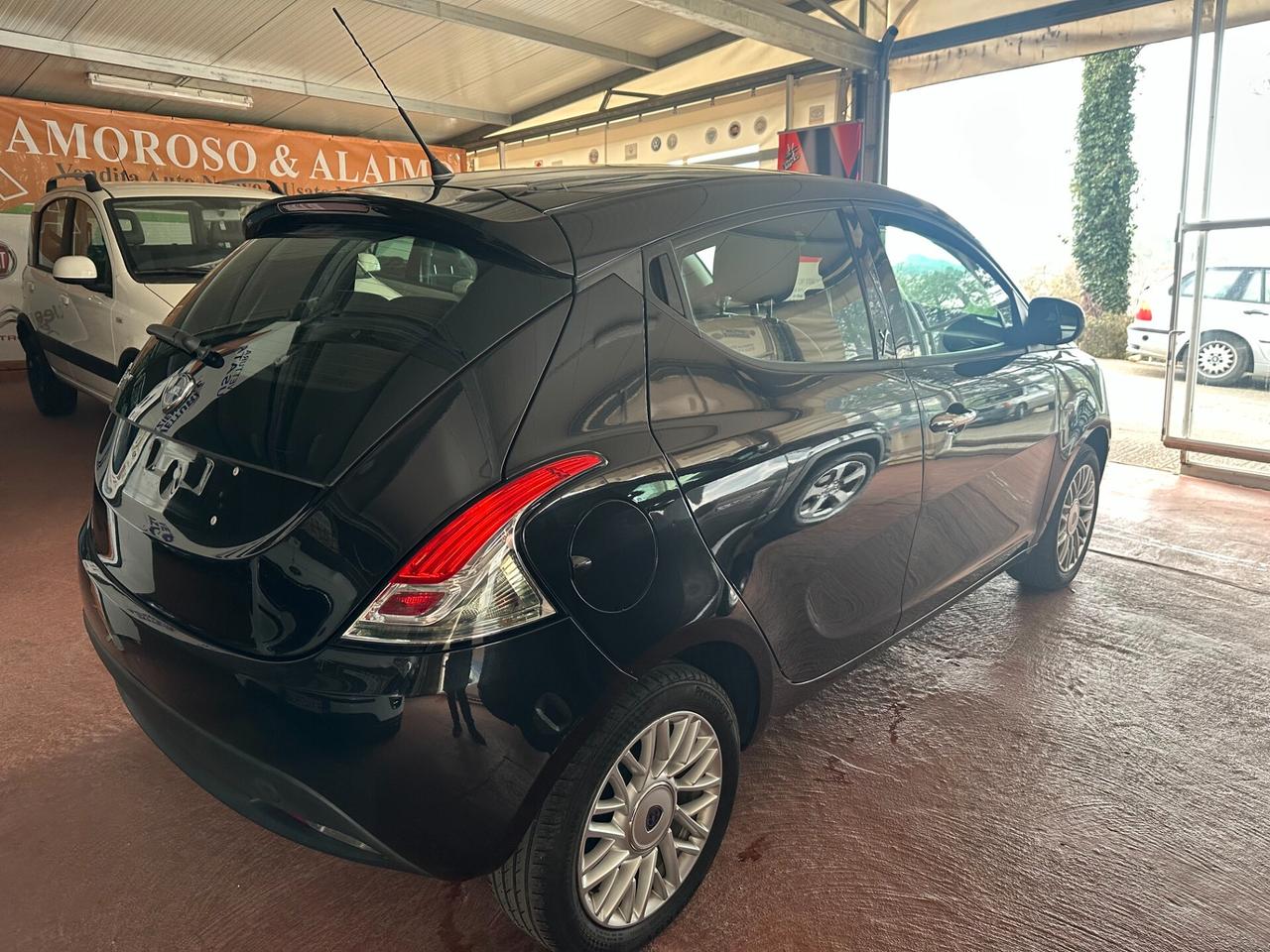 Lancia Ypsilon 1.2 69 CV 5 porte Gold