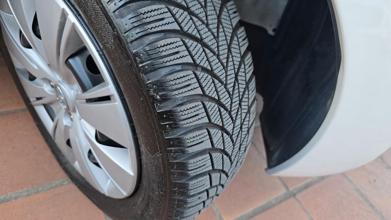 Toyota Yaris 1.0 5 porte Now