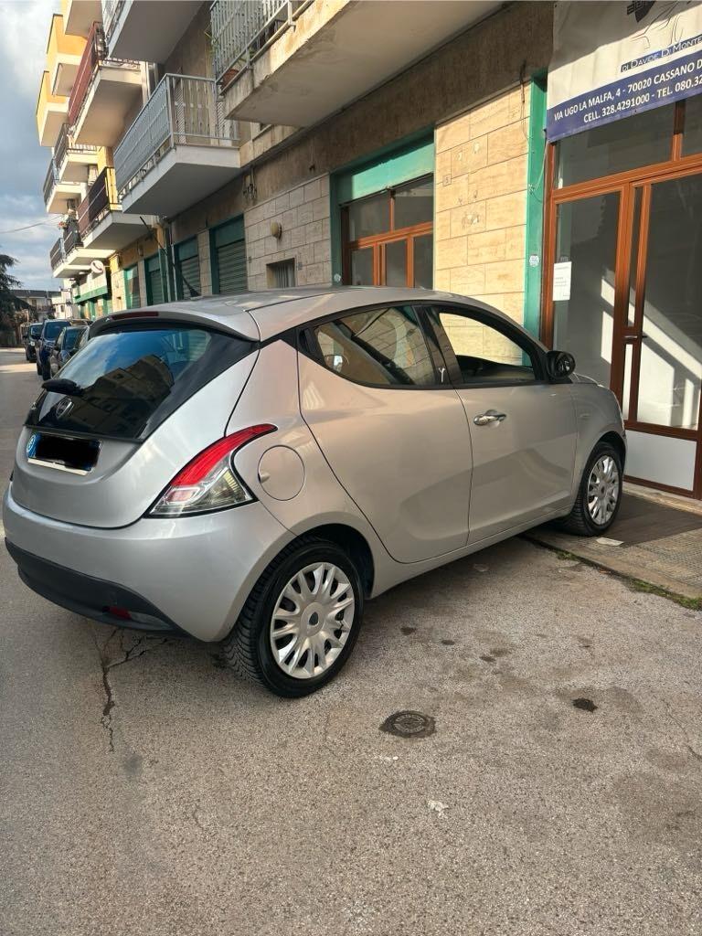 Lancia Ypsilon 1.2 69 CV 5 porte GPL Ecochic Silver