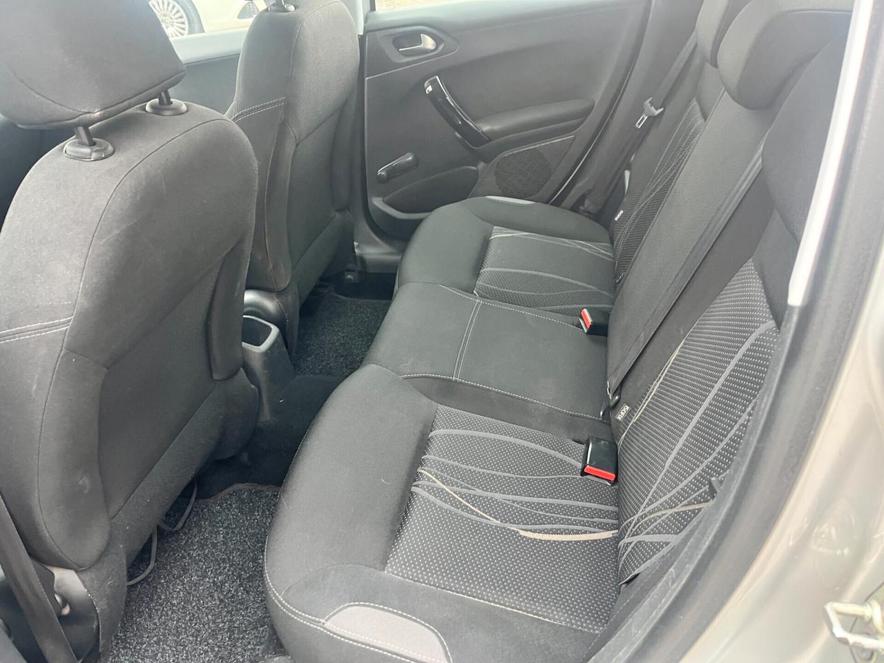 Peugeot 208 PureTech 82 5 porte Allure