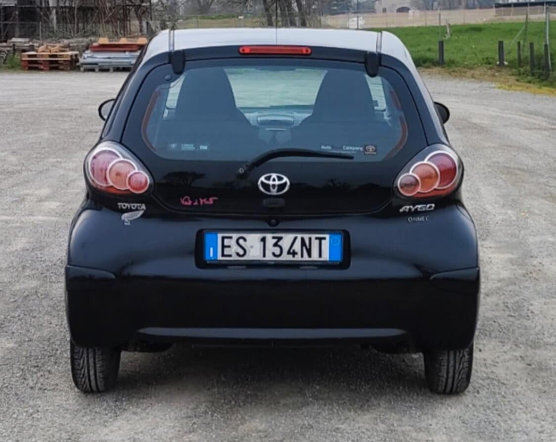 Toyota Aygo 1.0 VVT-i 69 CV 5 porte x-cool