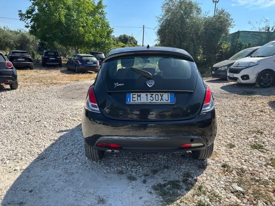 Lancia Ypsilon 1.2 69 CV Unyca