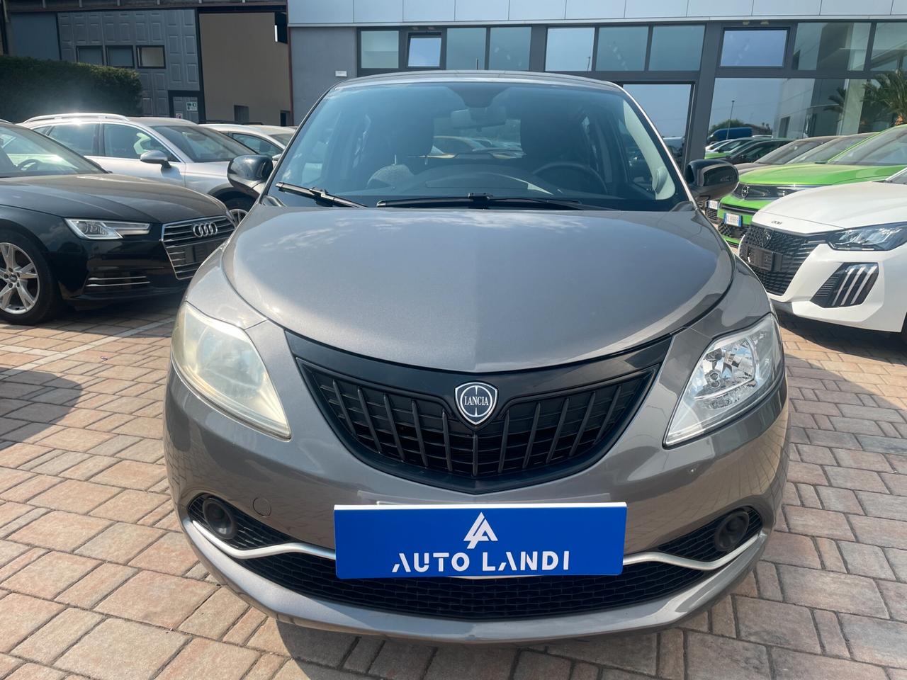 Lancia Ypsilon 1.0 FireFly 5 porte S&S Hybrid Silver