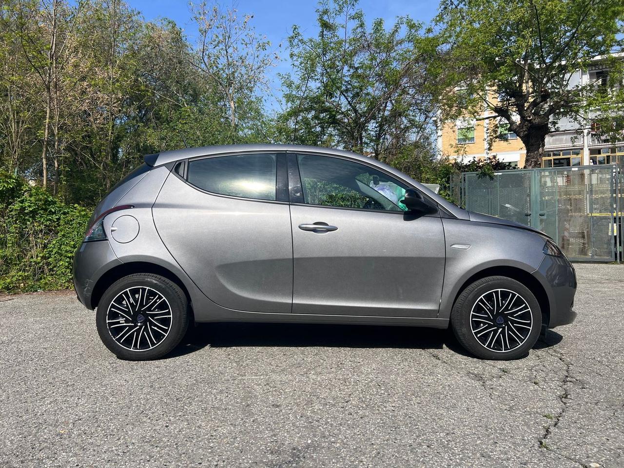 Lancia Ypsilon 1.0 FireFly MHEV Gold