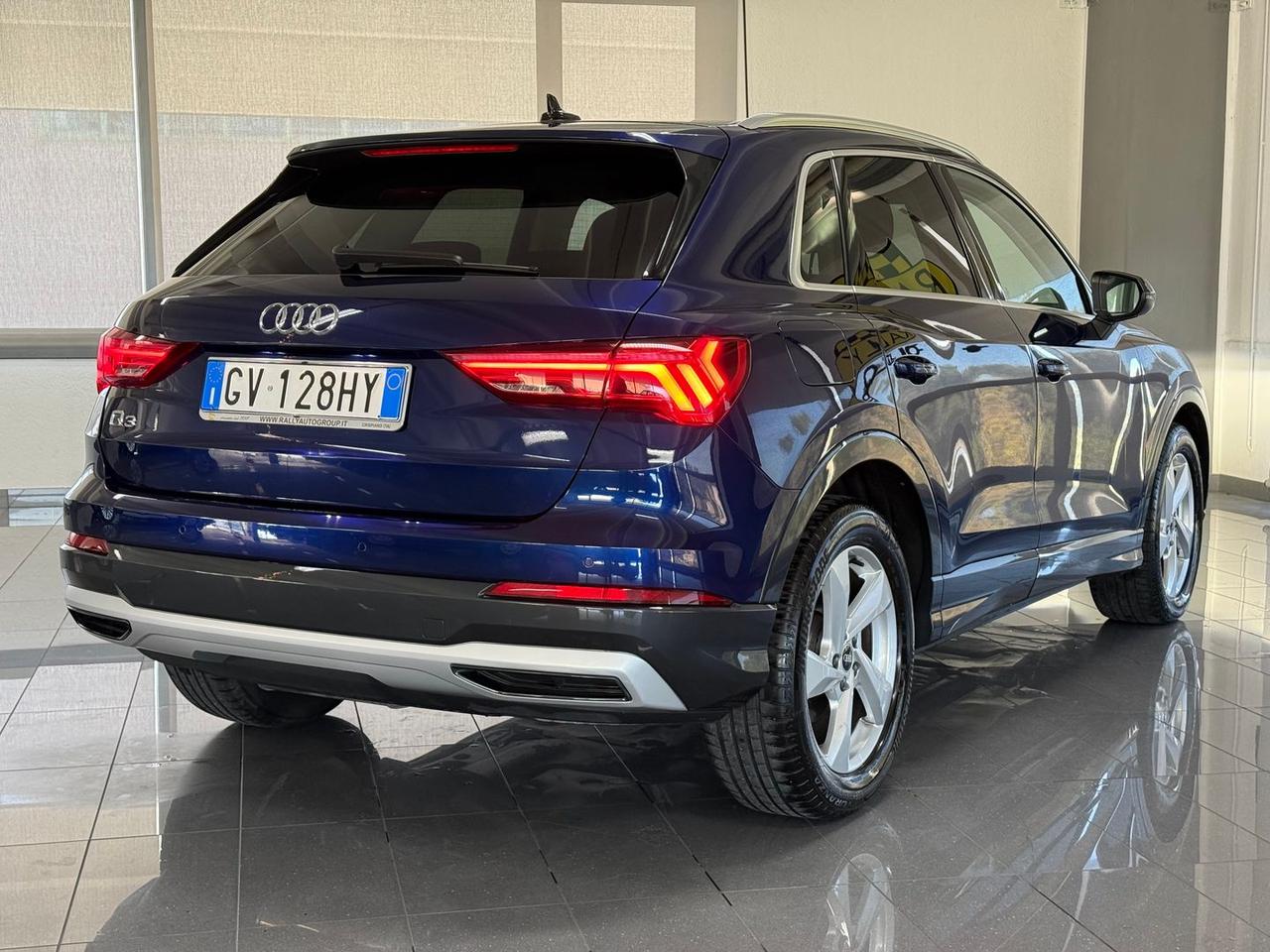 Audi Q3 Identity Black 2.0 35 TDI #8438