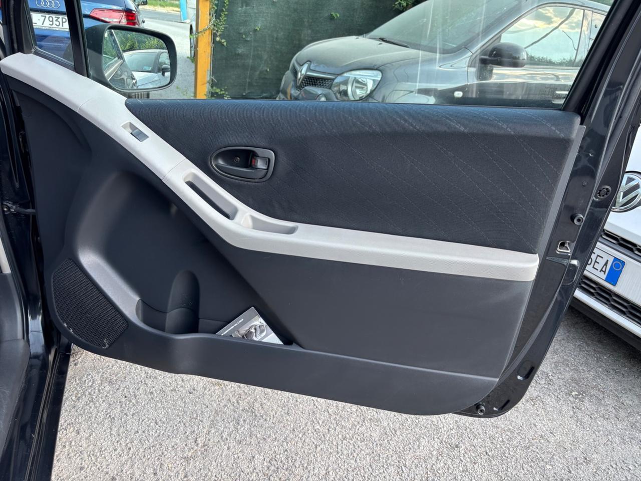 Toyota Yaris 1.3 - 3 porte Luna OK NEOPATENTATI
