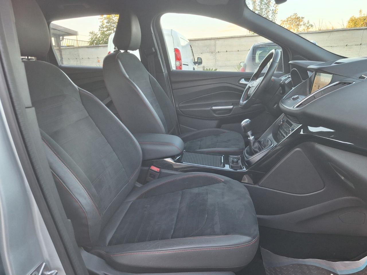 Ford Kuga 1.5 TDCI 120 CV S&S 2WD ST-Line
