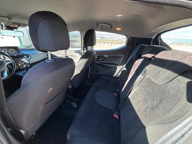 Lancia Ypsilon 1.2 69 CV 5 porte GPL Ecochic Silver