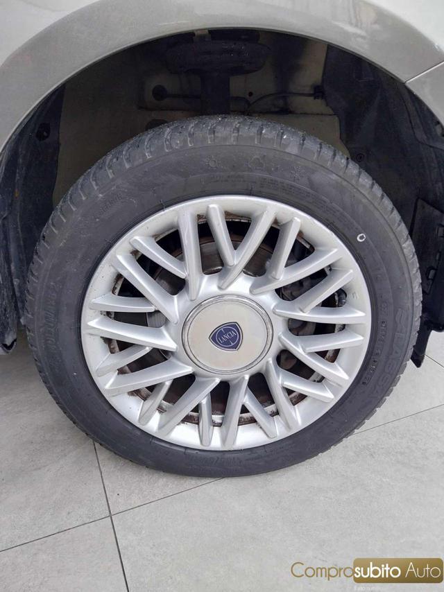 LANCIA Ypsilon 1.2 69 CV ( Garanzia 12 Mesi)