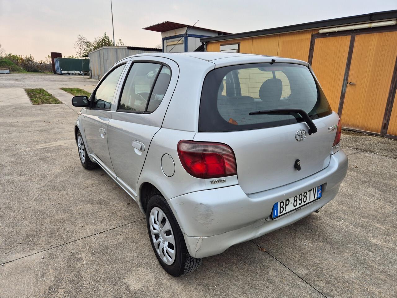 Toyota Yaris 1.0i 16V cat 5 porte neopatentati
