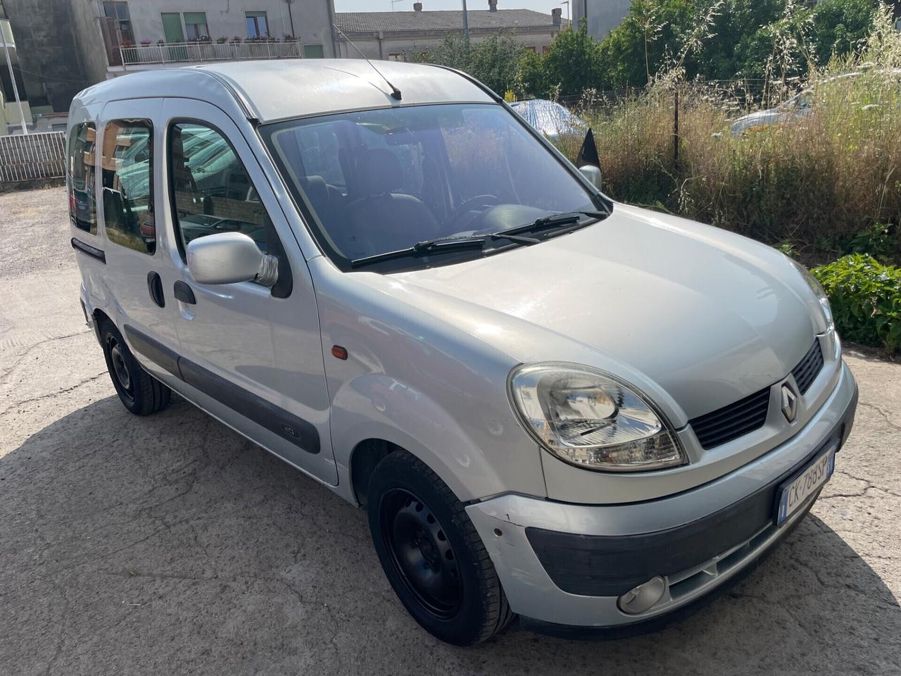 Renault Kangoo 1.5 dCi/82CV vetrato gancio traino