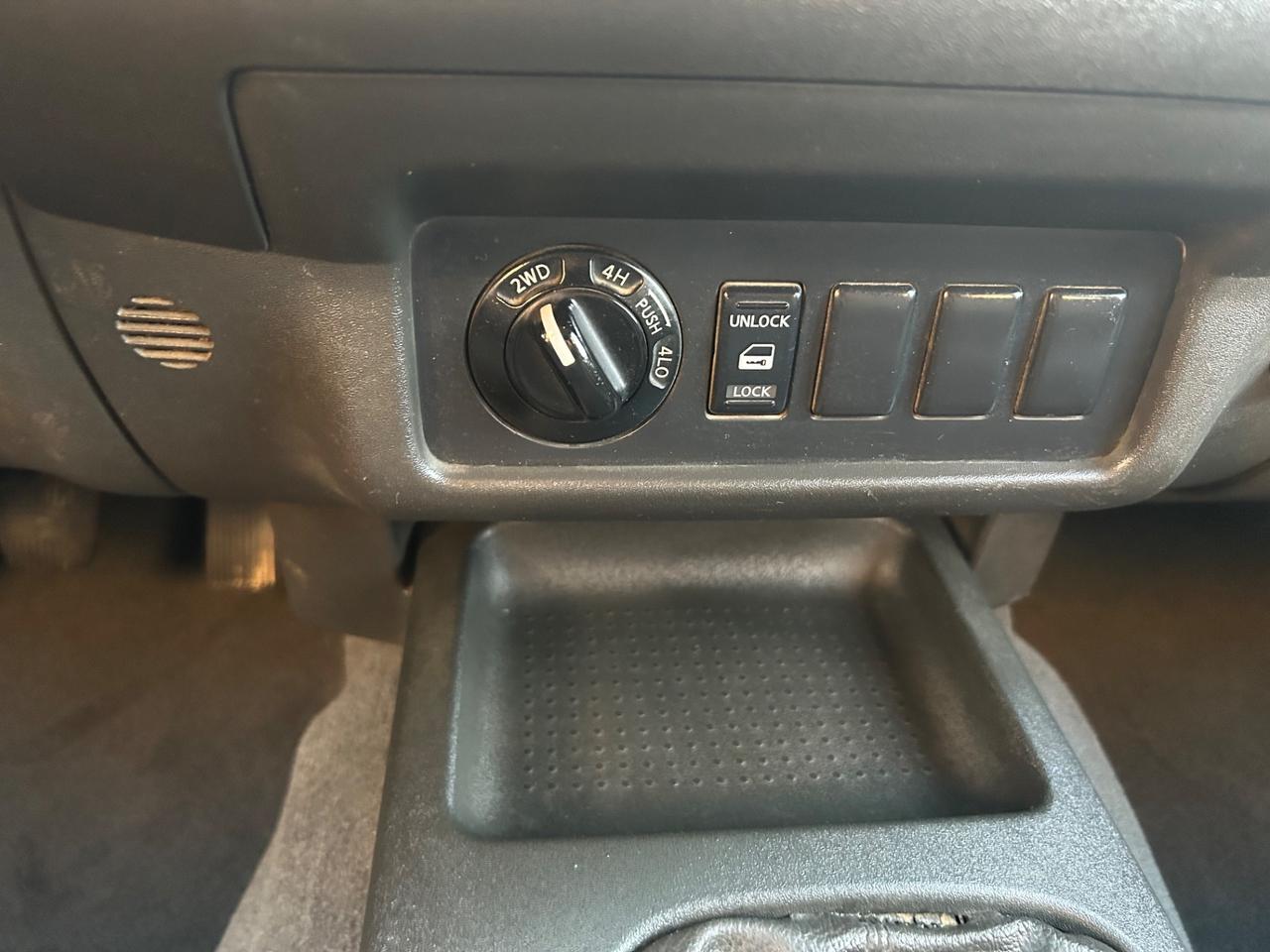 Nissan Navara 2.5 dCi 4 porte Doppia Cabina 4X4