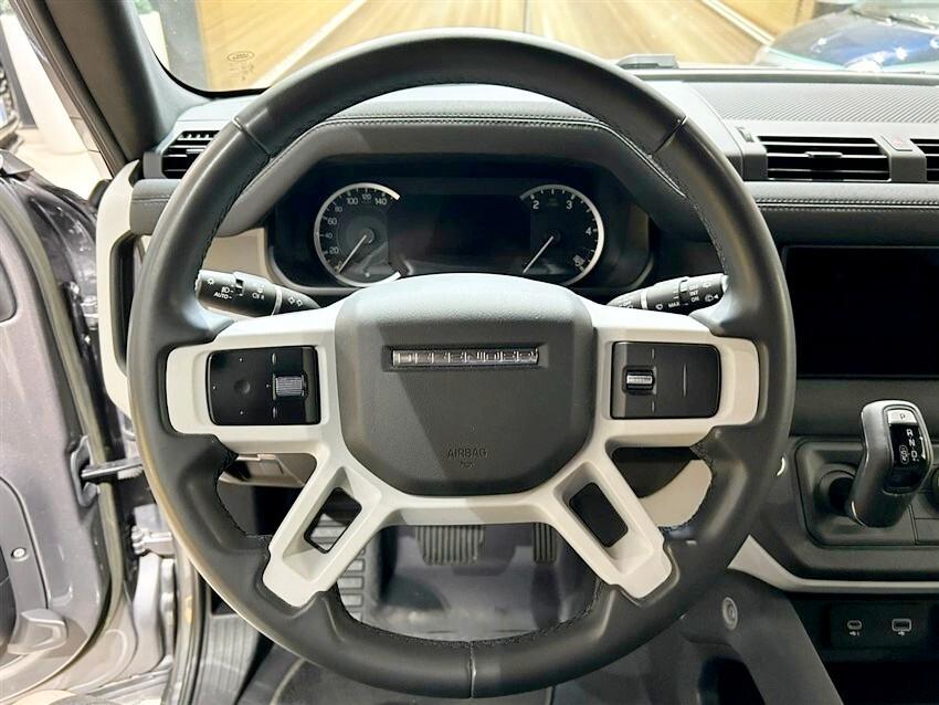 Land Rover Defender 110 3.0D I6 200 CV AWD Auto X-Dynamic SE