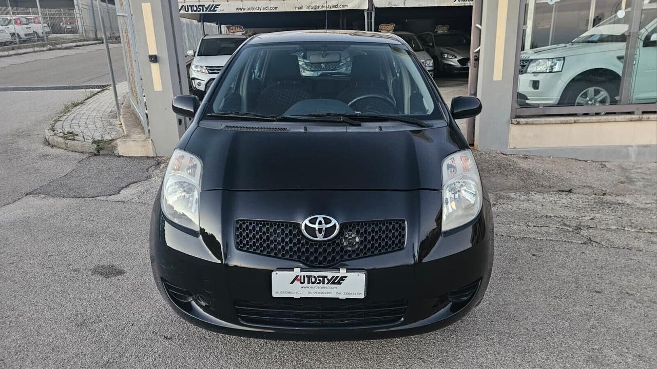 Toyota Yaris 1.0 benzina 5 porte