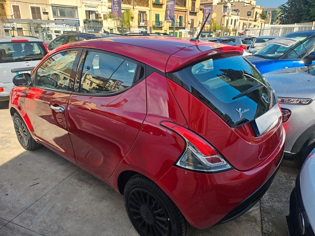 Lancia Ypsilon 1.0 FireFly Hybrid Ecochic Silver 11/2021