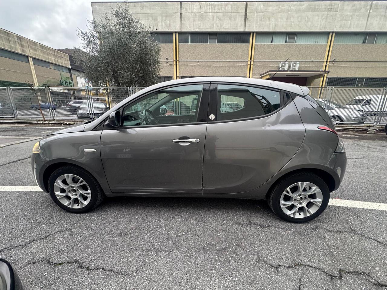 Lancia Ypsilon 1.2 69 CV 5 porte GPL Ecochic Gold