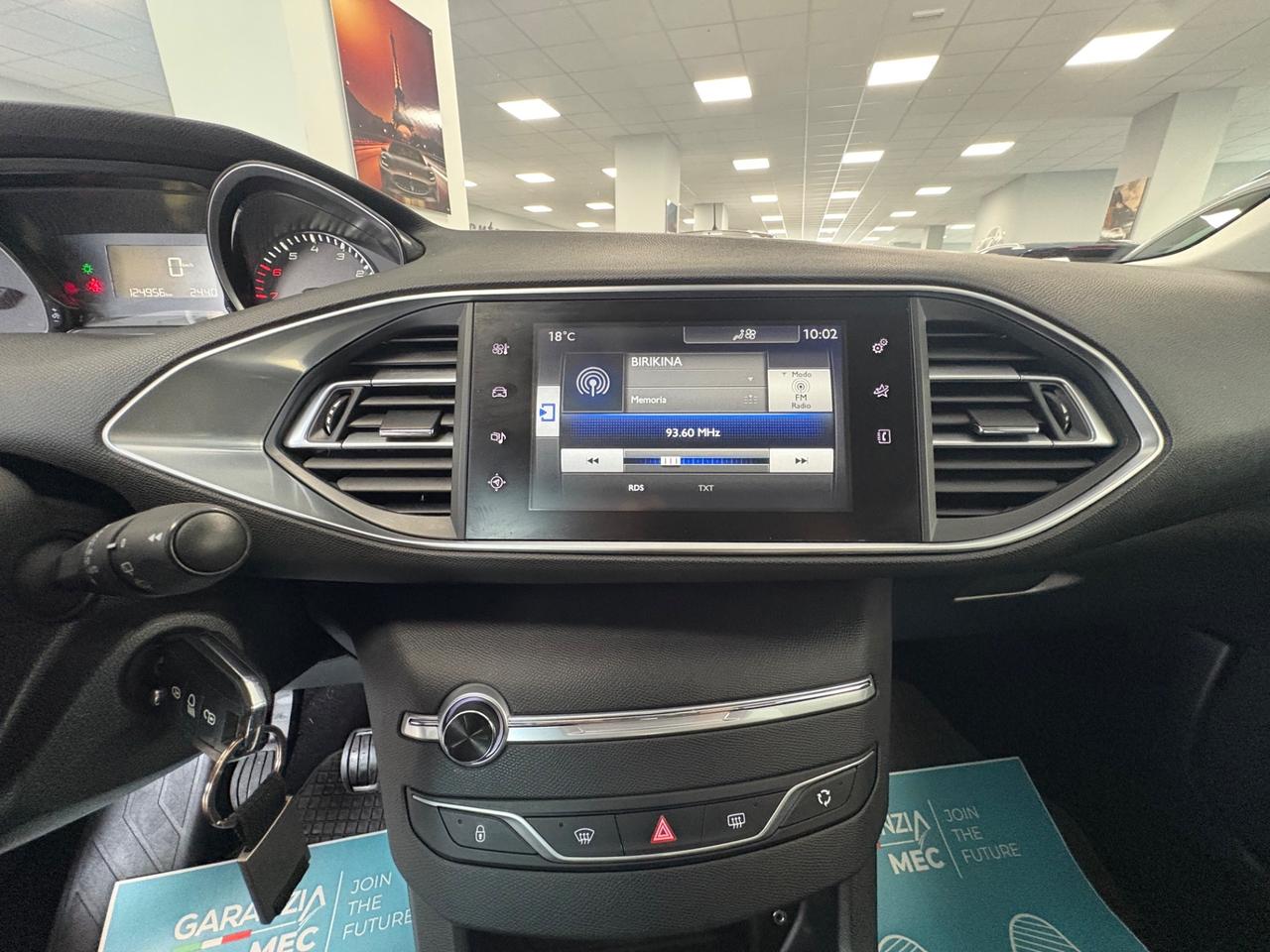 Peugeot 308 1.2 benzina 110cv 2016 neopatentati