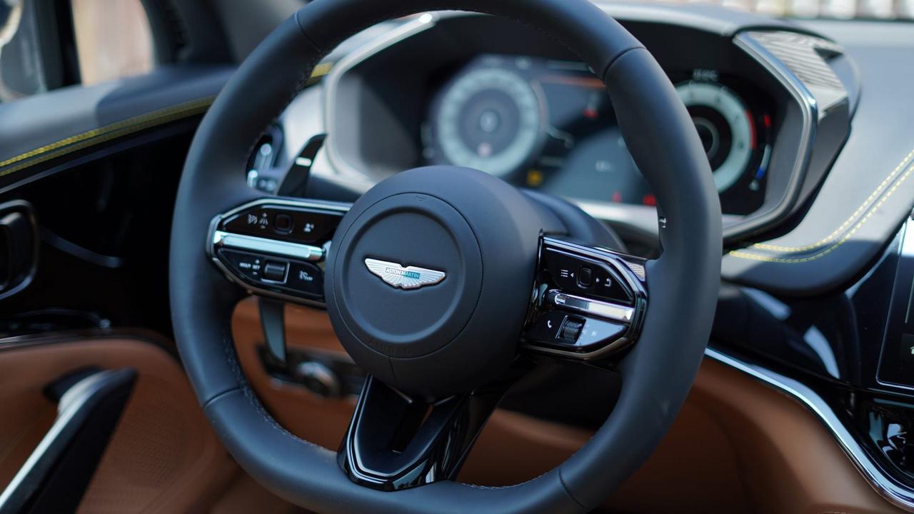 ASTON MARTIN DBX707 4.0