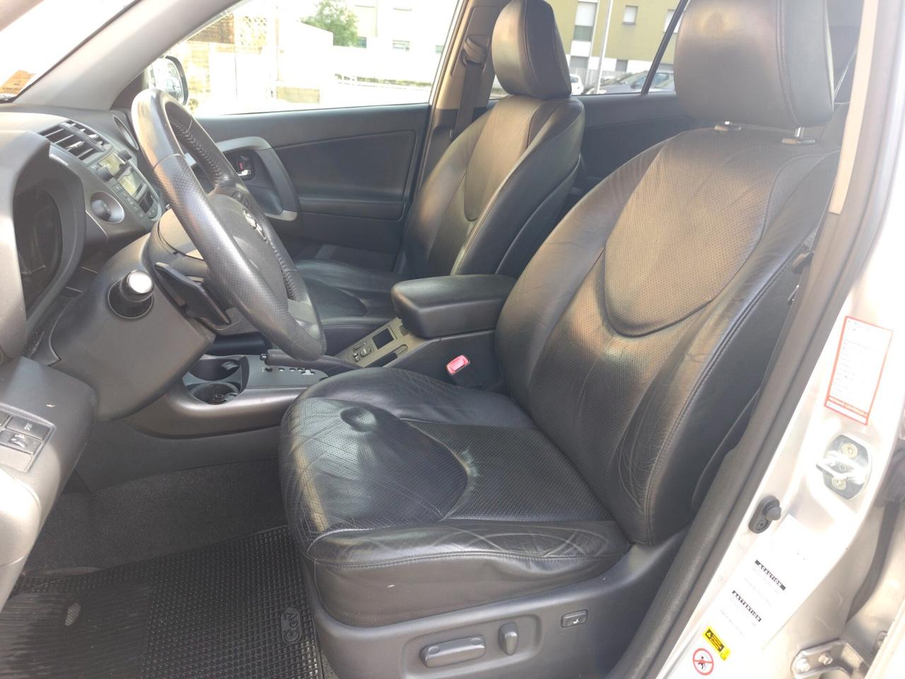 Toyota RAV4 4x4 automatico 2.2 D-Cat A/T 150 CV Luxury