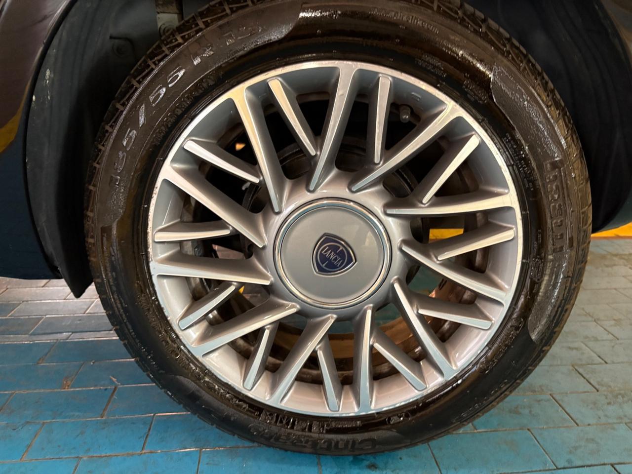Lancia Ypsilon 1.2 69 CV 5 porte S&S Gold NEOPATENTATI...!!!!!