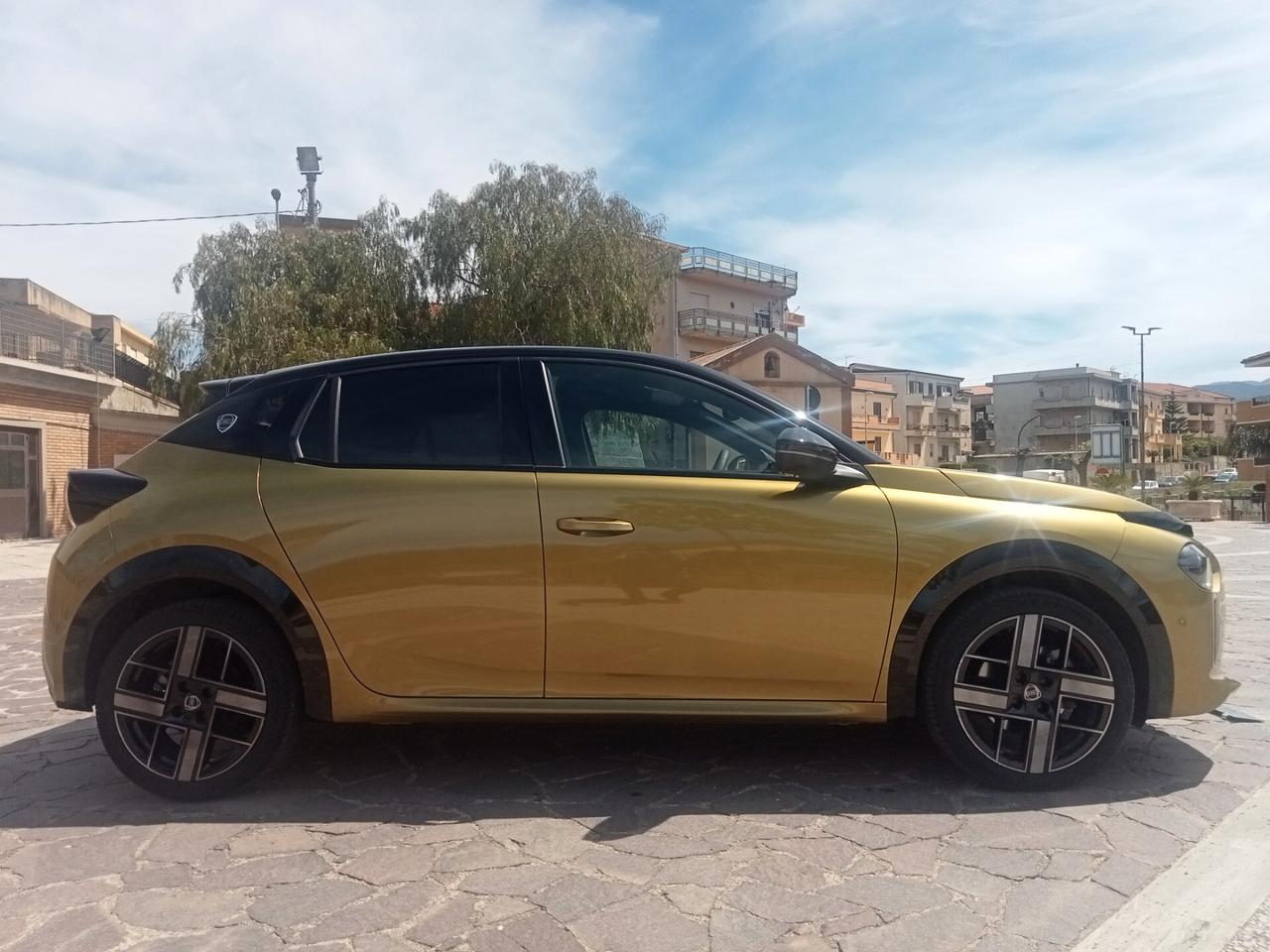 Lancia Ypsilon Hybrid e-DCT LX 2024