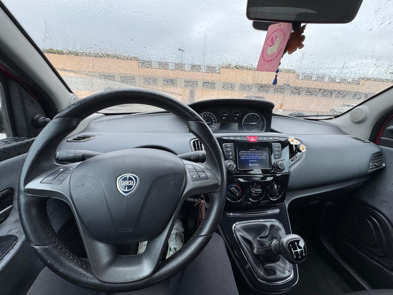 Lancia Ypsilon 1.3 MJT 95CV PLATINUM 12MESI DI GARANZIA 1 PRO