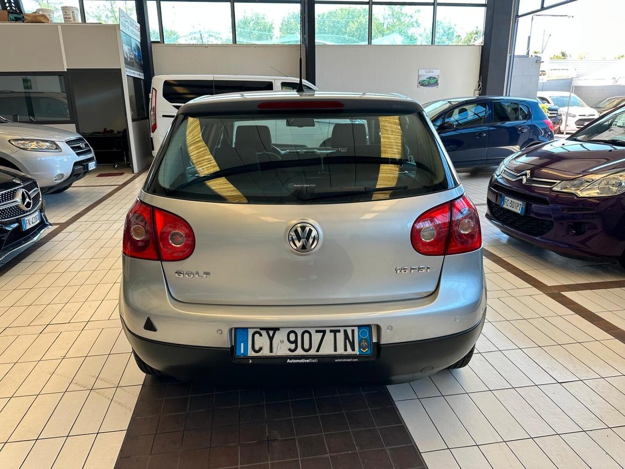 Volkswagen Golf 1.6 16V FSI 5p. Sportline