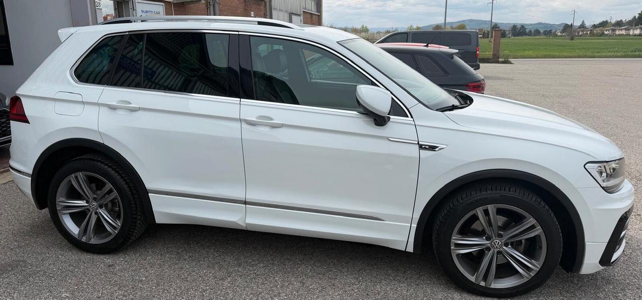 Volkswagen Tiguan 2.0 TDI SCR DSG R-LINE Pack interno ed esterno