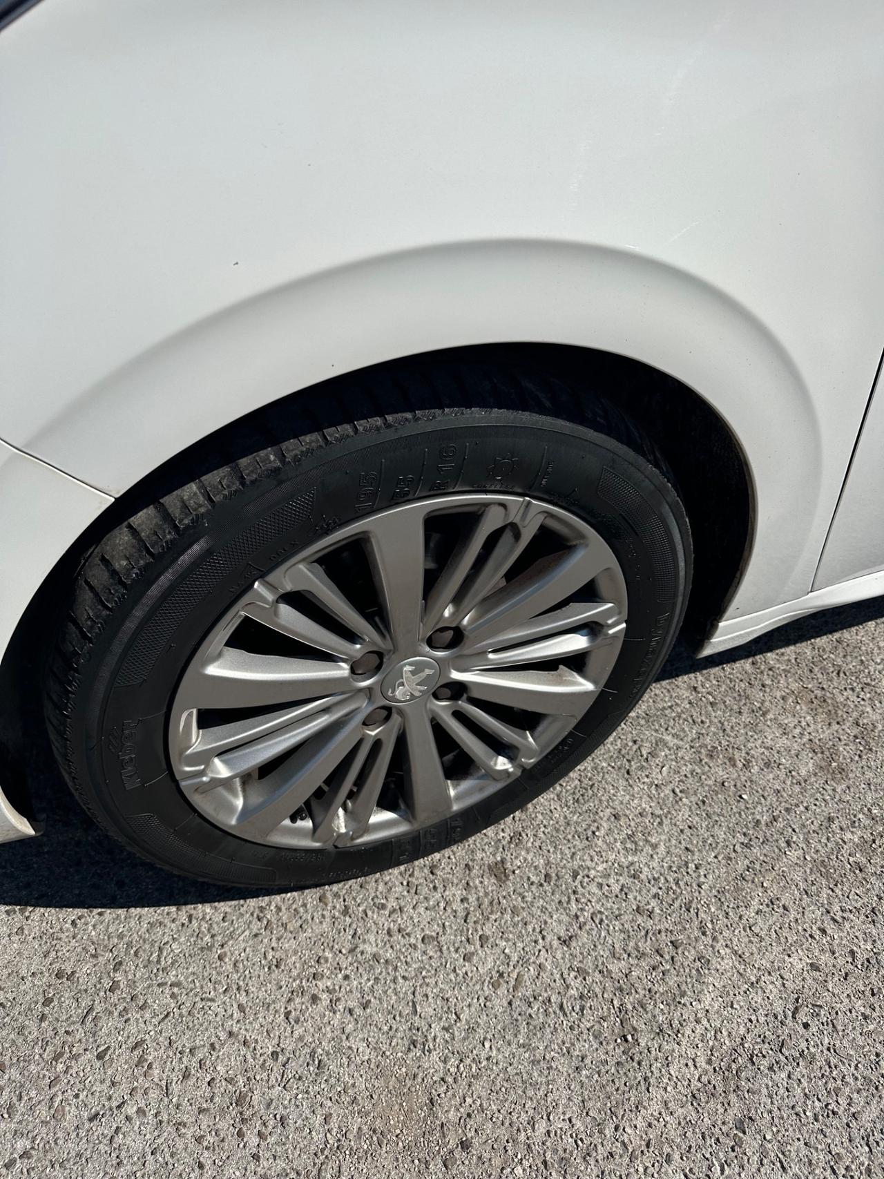 Peugeot 208 BlueHDi 75 S&S 5 porte Active