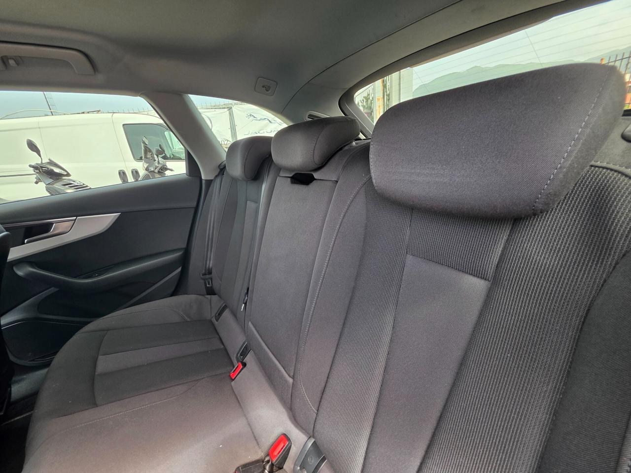 Audi A4 Avant 40 TDI S tronic line edition