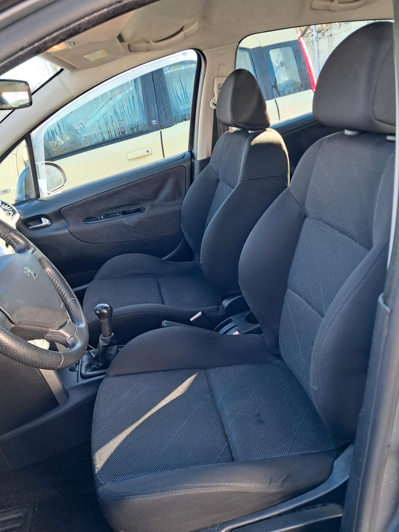 Peugeot 207 1.4 HDi 70CV