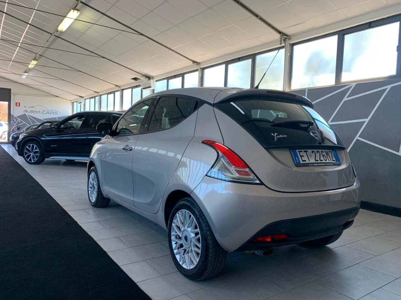 Lancia Ypsilon 1.2 69 CV 5 porte S&S Gold Neopatentati