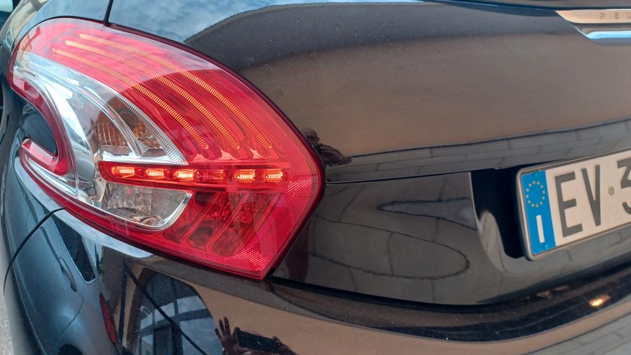 Peugeot 208 1.4 HDi 68 CV 5 porte Allure