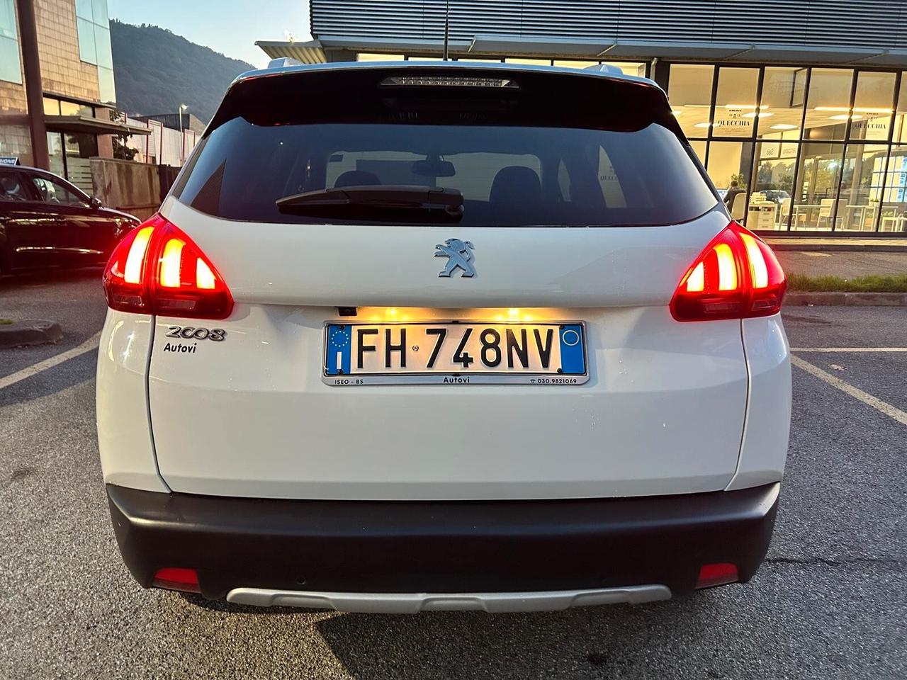 Peugeot 2008 BlueHDi 100 Allure *Navi/CarPlay/Android*