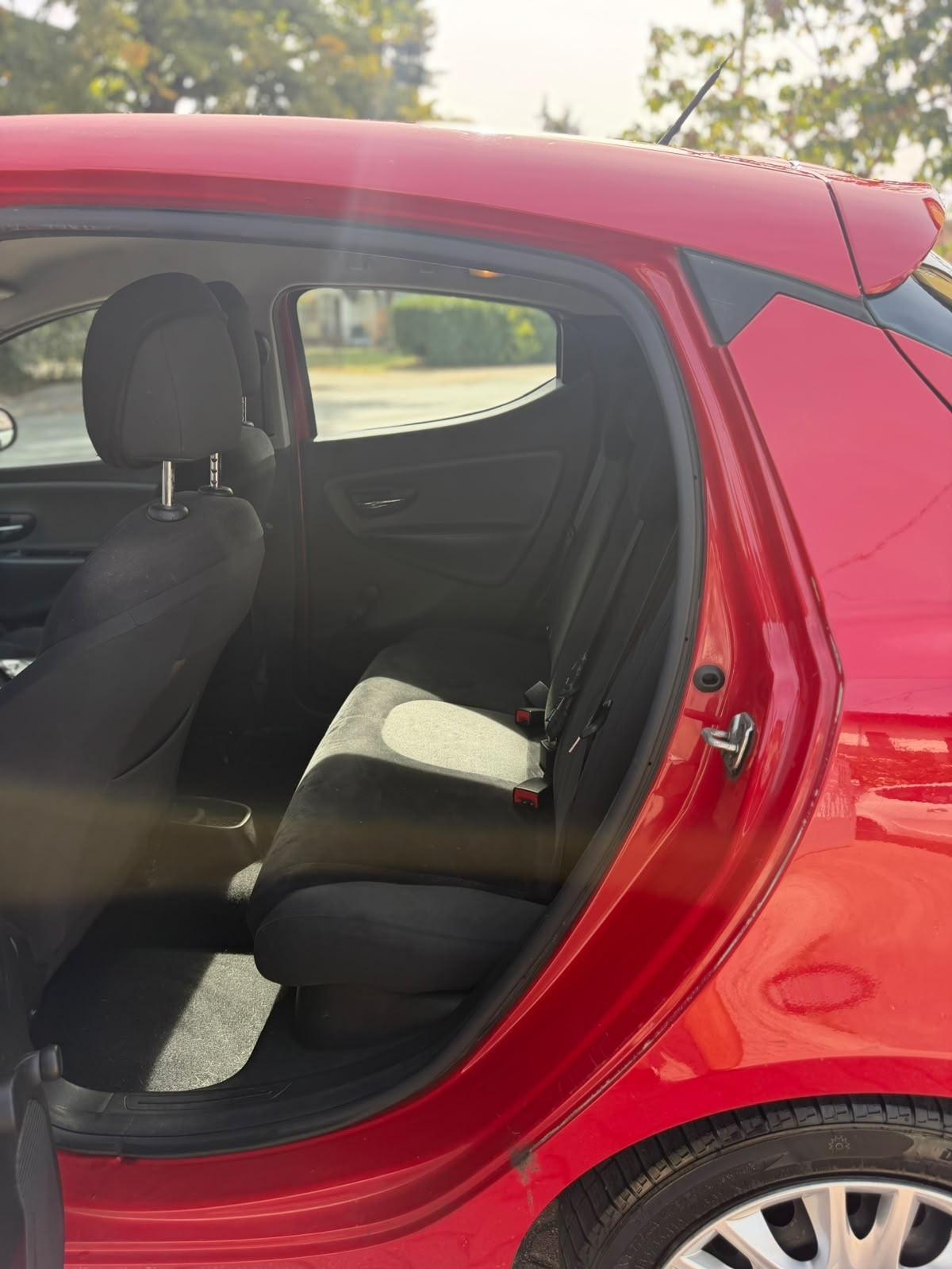 Lancia Ypsilon 1.2 69 CV 5 porte S&S Platinum