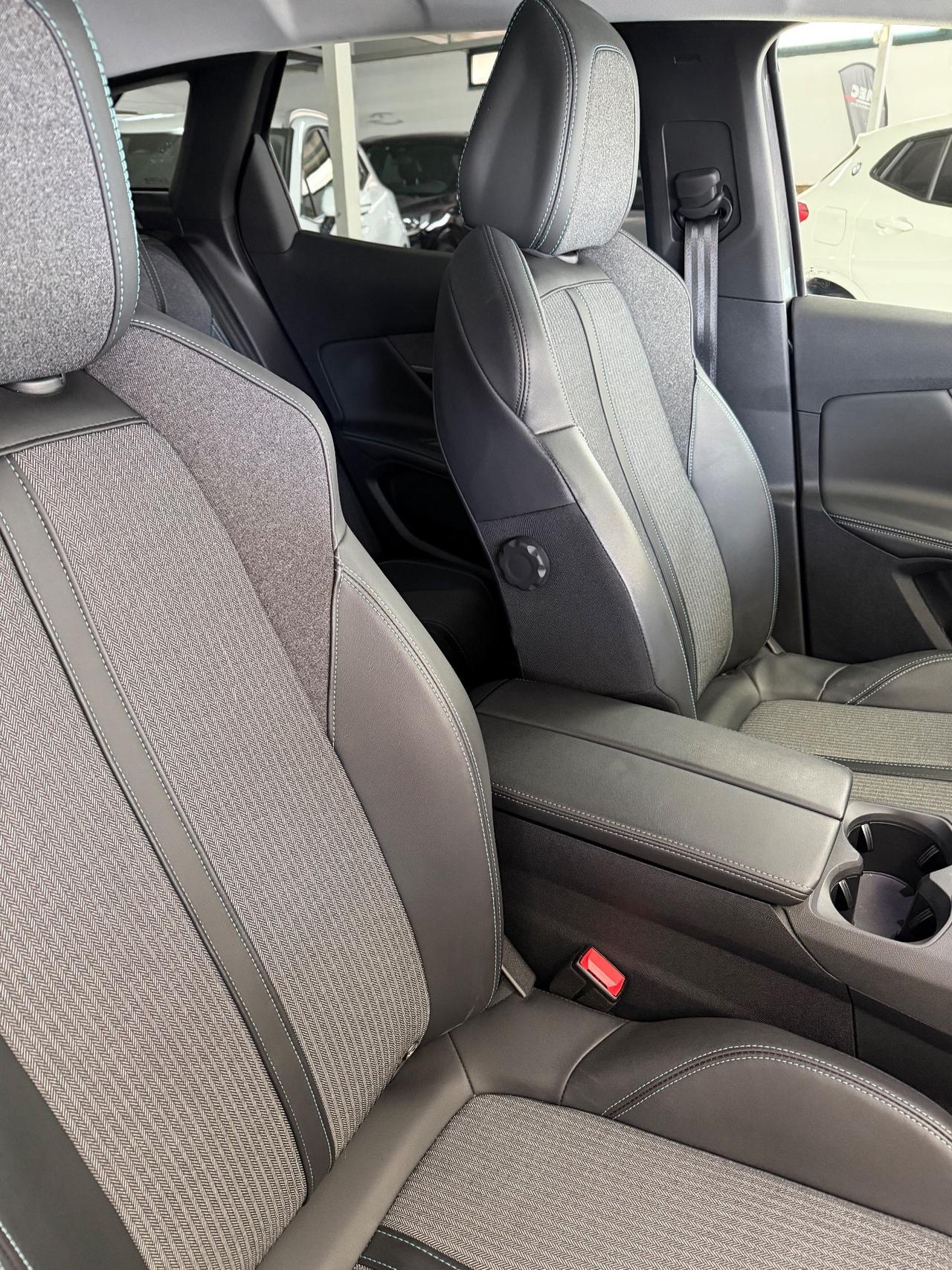 Peugeot 3008 BlueHDi 130 S&S Allure Pack 2022 KM85.000