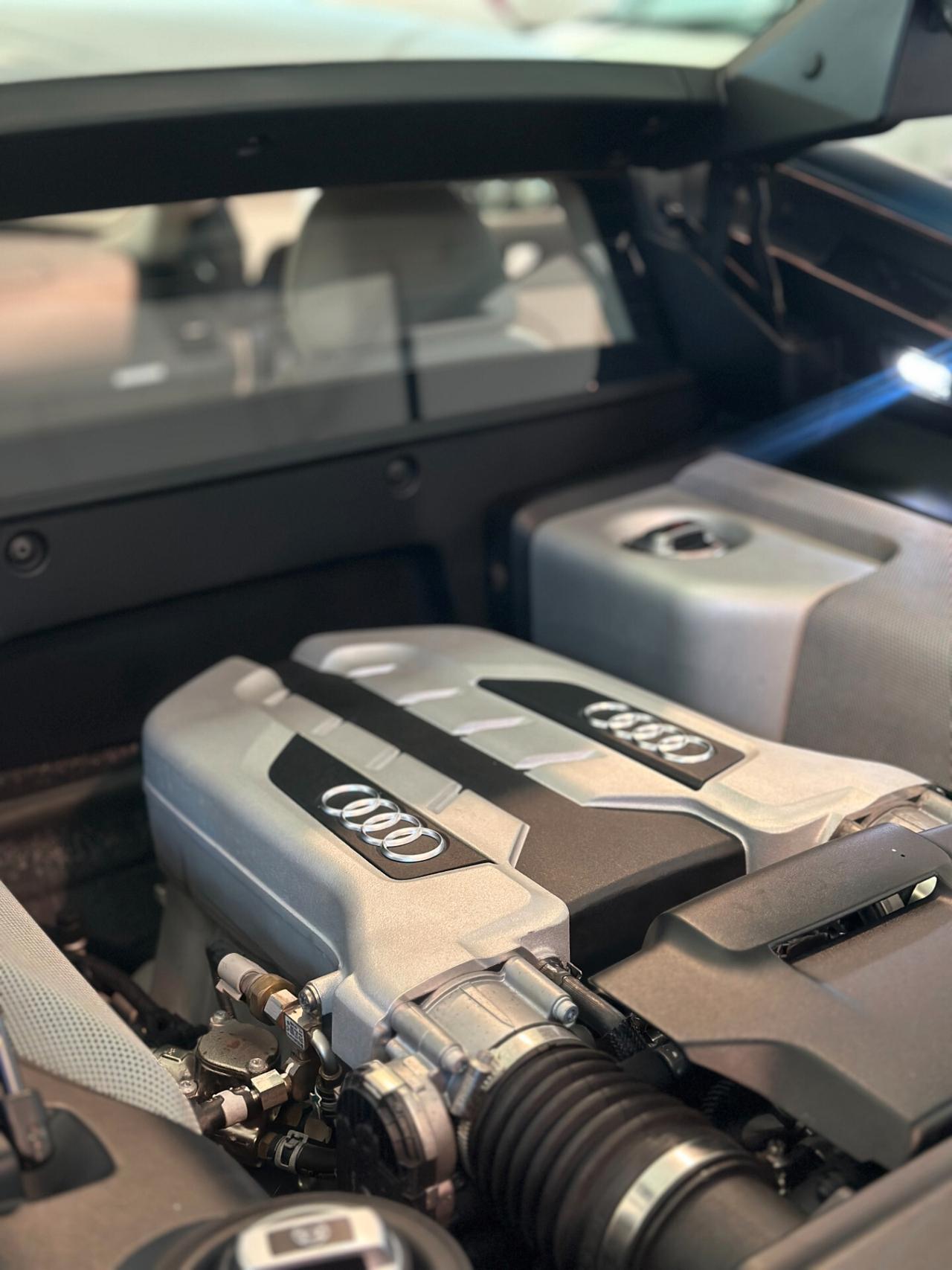 Audi R8 4.2 V8 FSI quattro R tronic