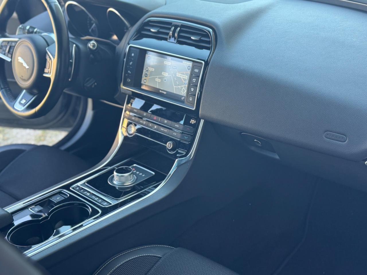 Jaguar XE 2.0 D Turbo aut. R-Sport Tetto , Euro 6 !